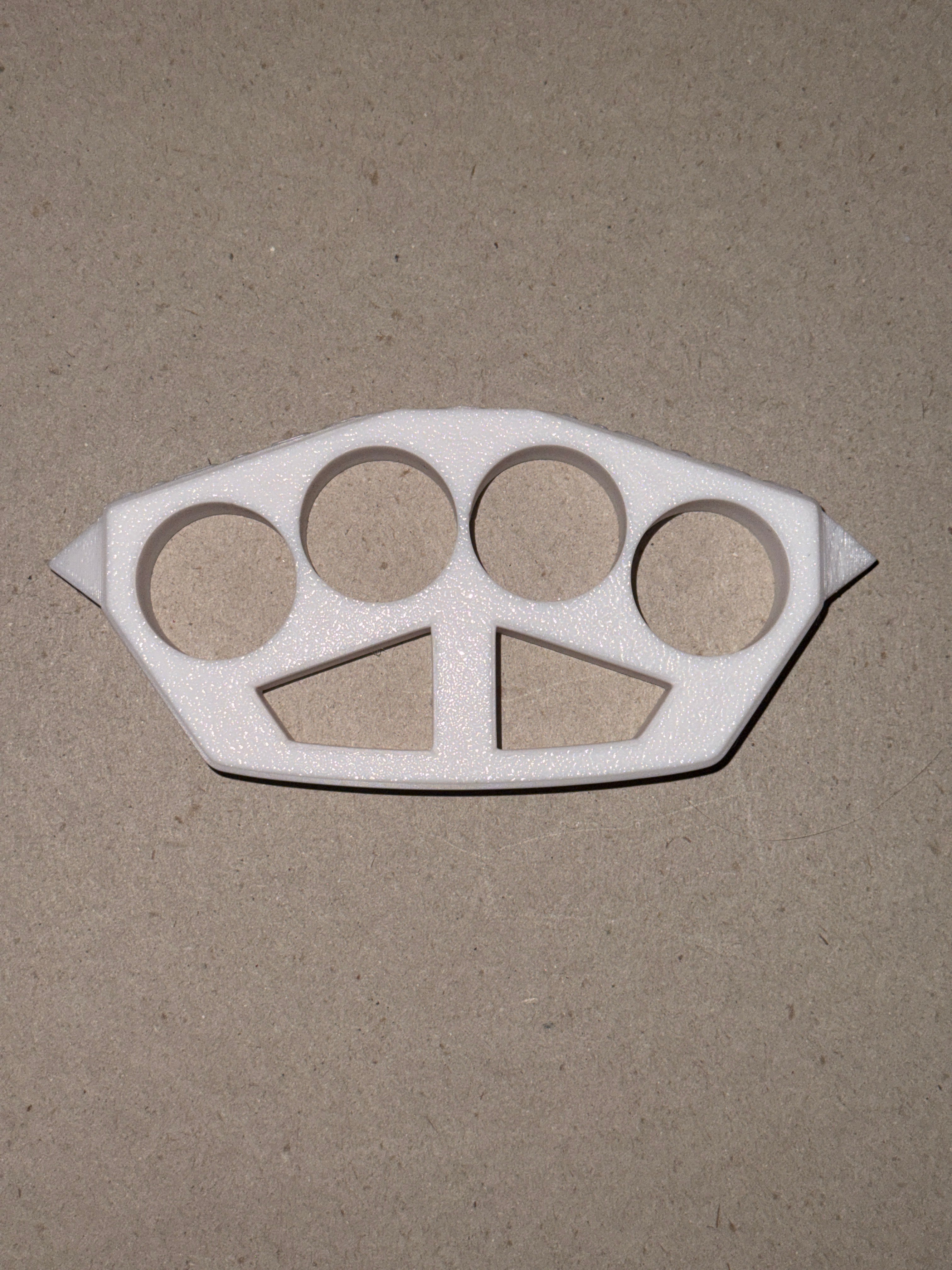 “Plass knuckles”