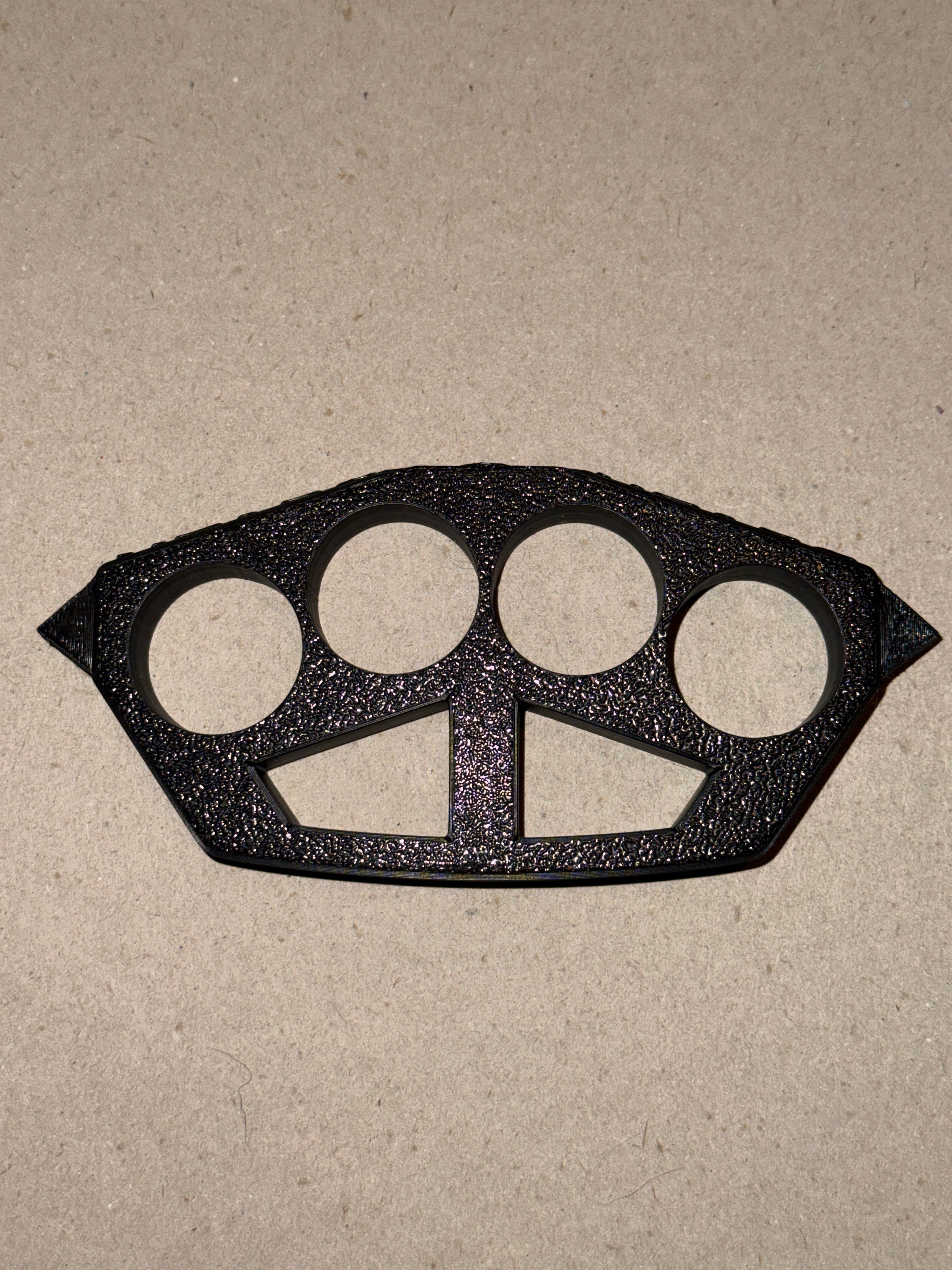 “Plass knuckles”