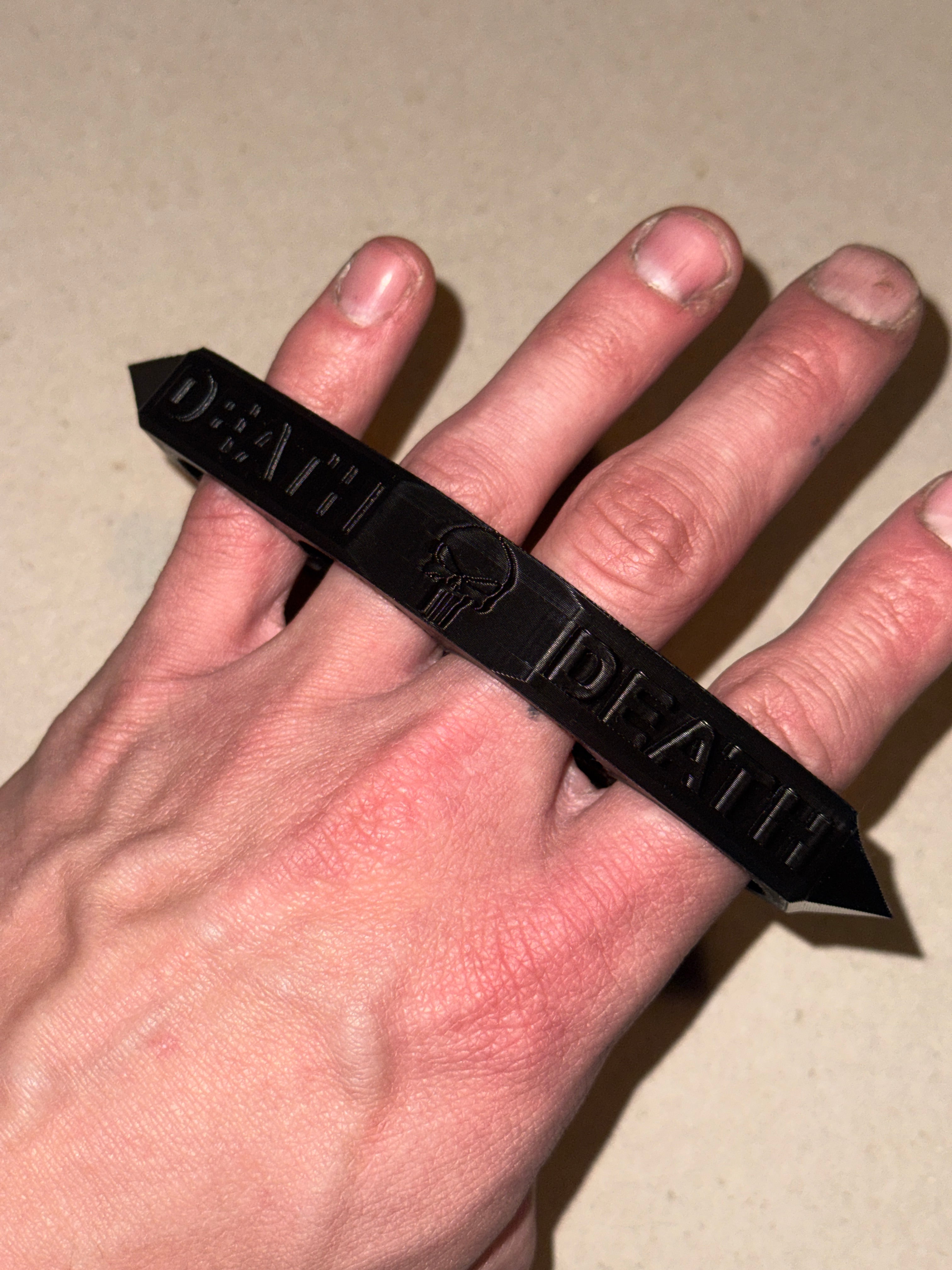 “Plass knuckles”